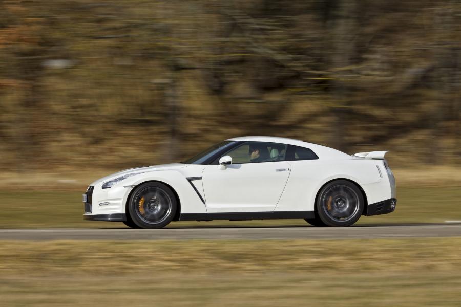  Nissan GT-R 2011 года  (фото 30 из 87)